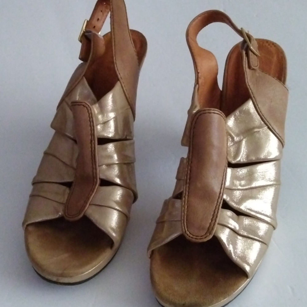 Chie Mimar Gold and Tan Heels